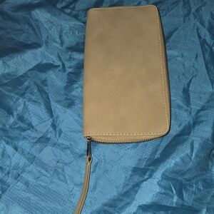 Universal Thread Olive Wallet
